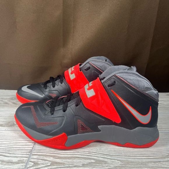 Nike Lebron Zoom Soldier VII 7 Mens Black Red Basketball Shoes Size 9 - Picture 3 of 9